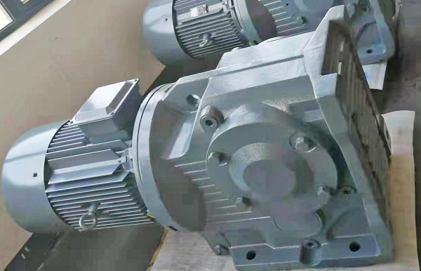 1比30減速電機(jī),1:30減速機(jī),30比減速器,雙面刨皮開(kāi)槽機(jī)減速機(jī),減速機(jī)樣本