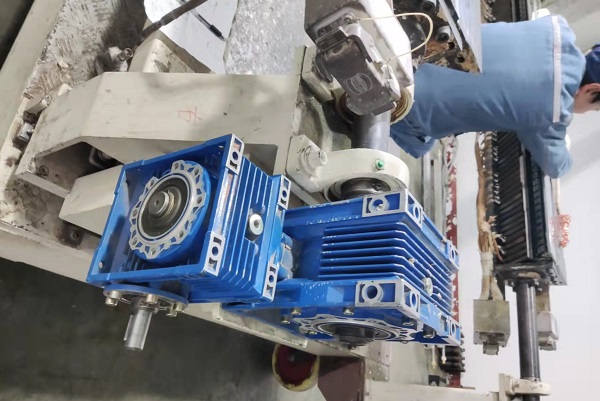 手搖翻轉(zhuǎn)小車減速機(jī)電機(jī)選型手冊資料樣本下載,手搖翻轉(zhuǎn)小車減速電機(jī),減速電機(jī)選型